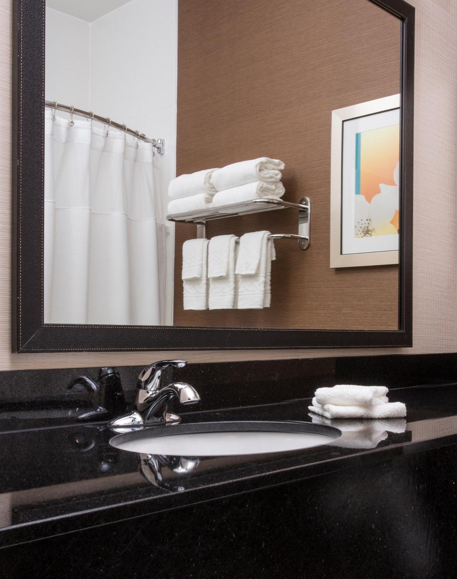 Fairfield Inn & Suites By Marriott Куинси Экстерьер фото