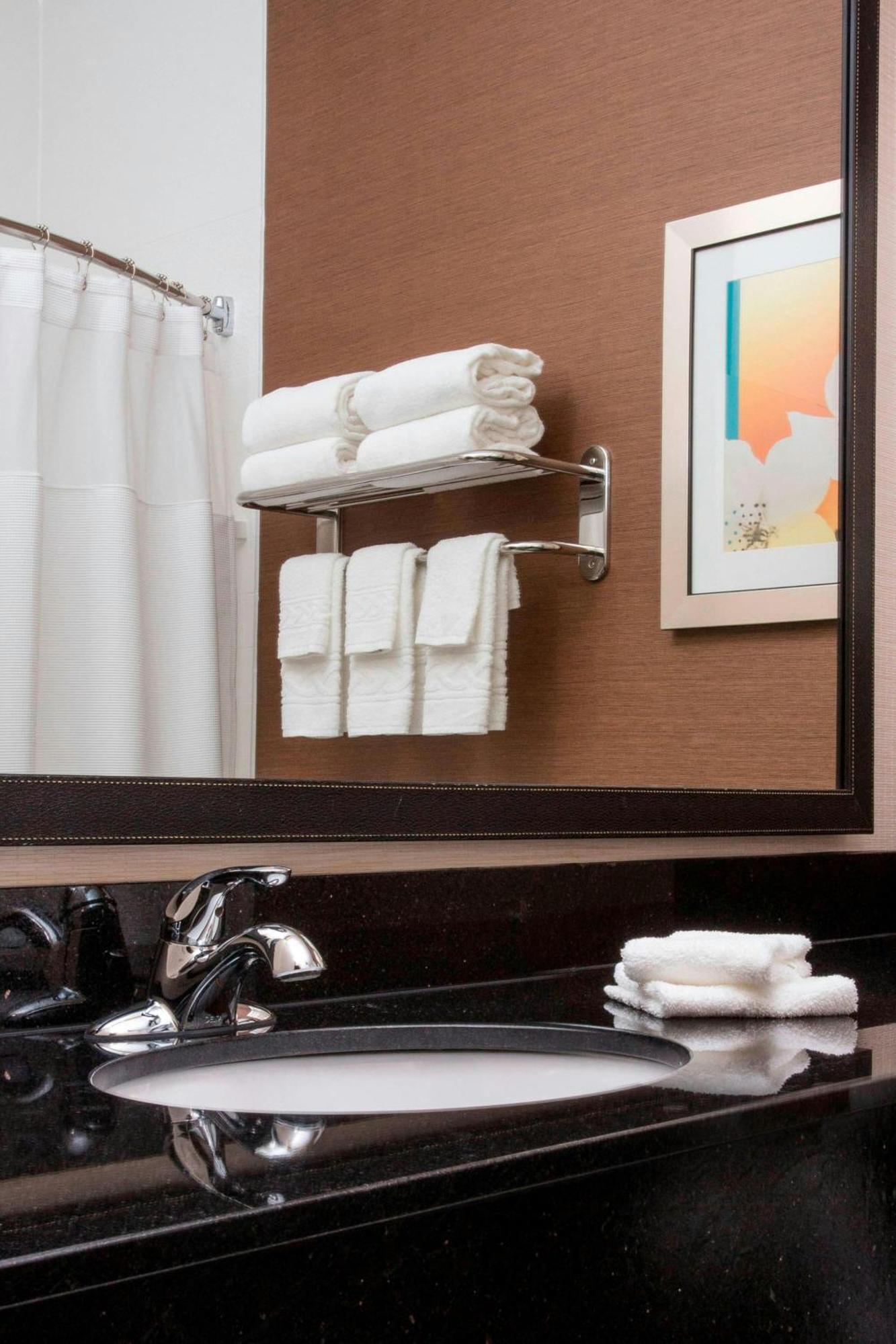 Fairfield Inn & Suites By Marriott Куинси Экстерьер фото