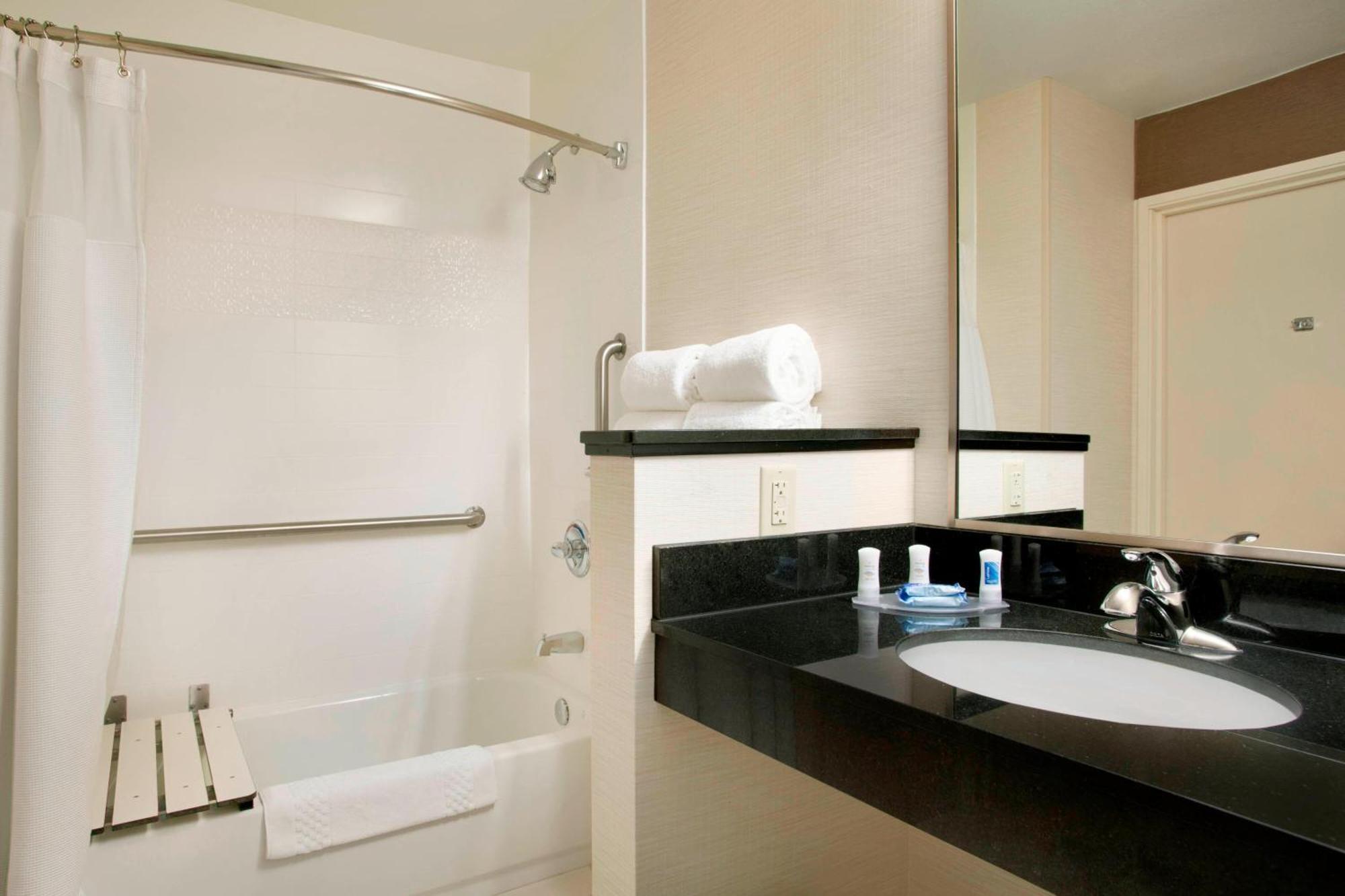 Fairfield Inn & Suites By Marriott Куинси Экстерьер фото