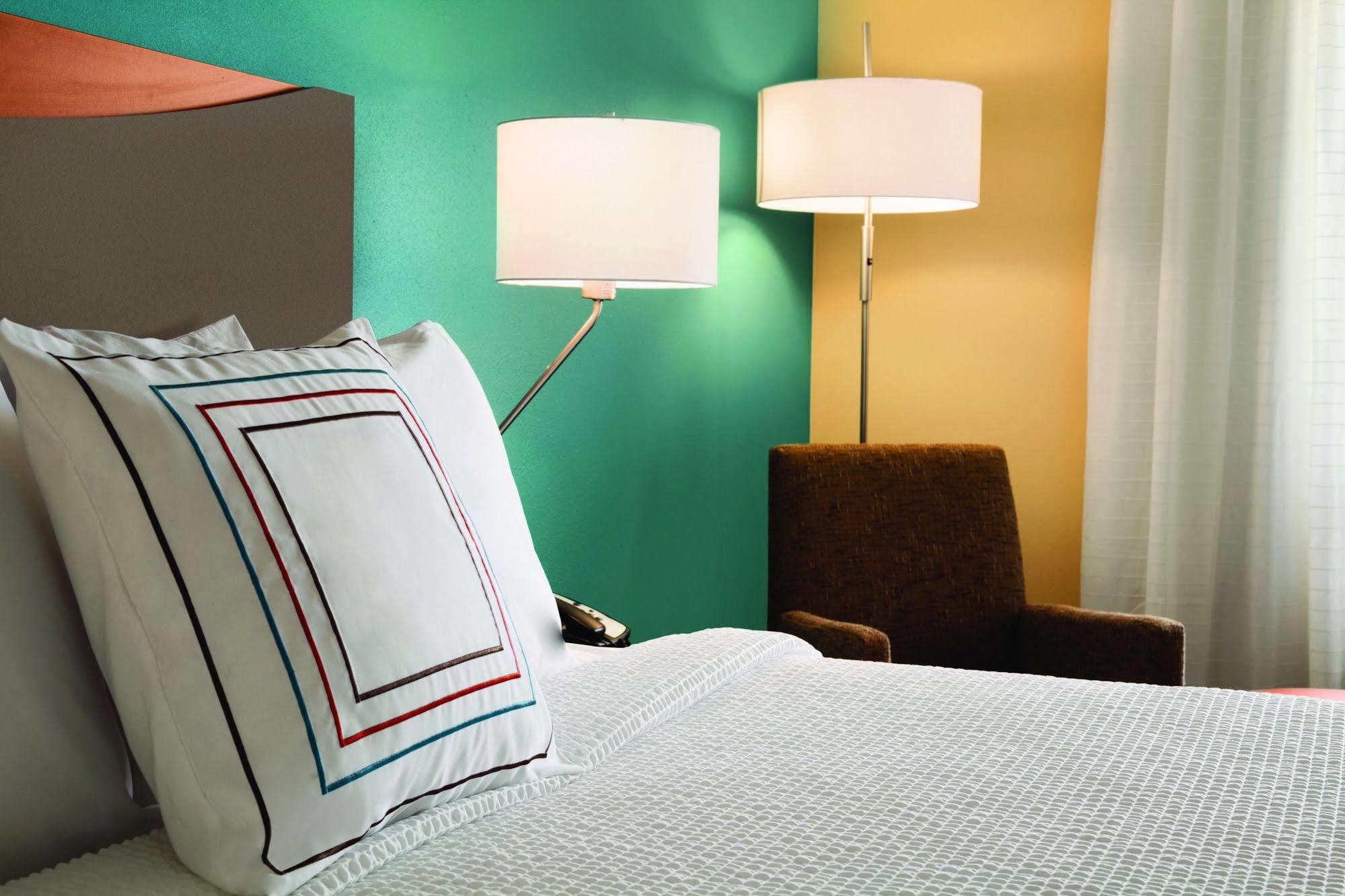 Fairfield Inn & Suites By Marriott Куинси Экстерьер фото